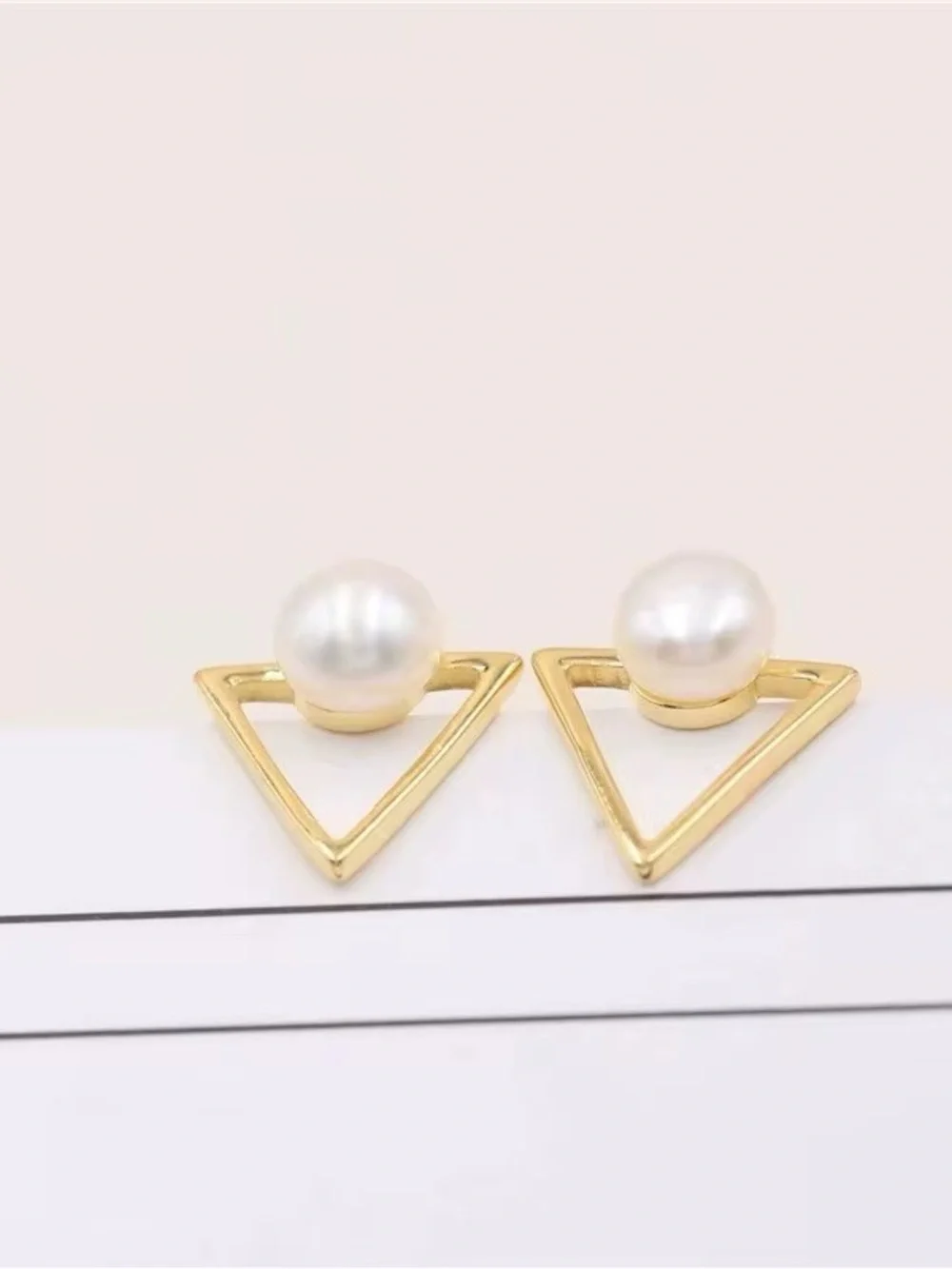 *** Danity Gold Triangle Pearl Stud Earrings